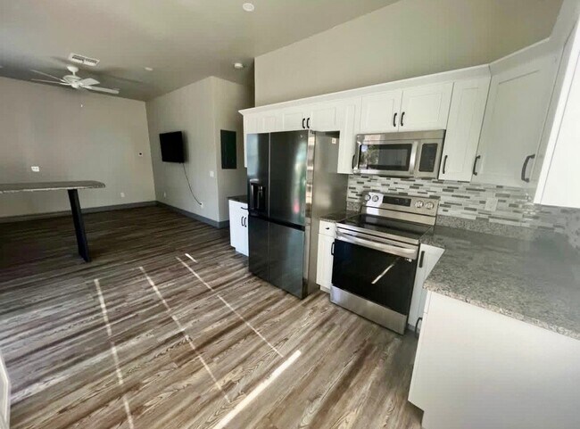 Building Photo - 5593 Briarcliff Rd