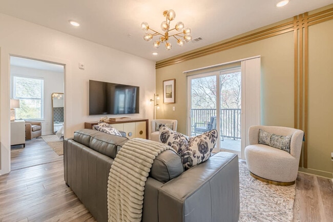 Building Photo - 525 Parkway Dr NE