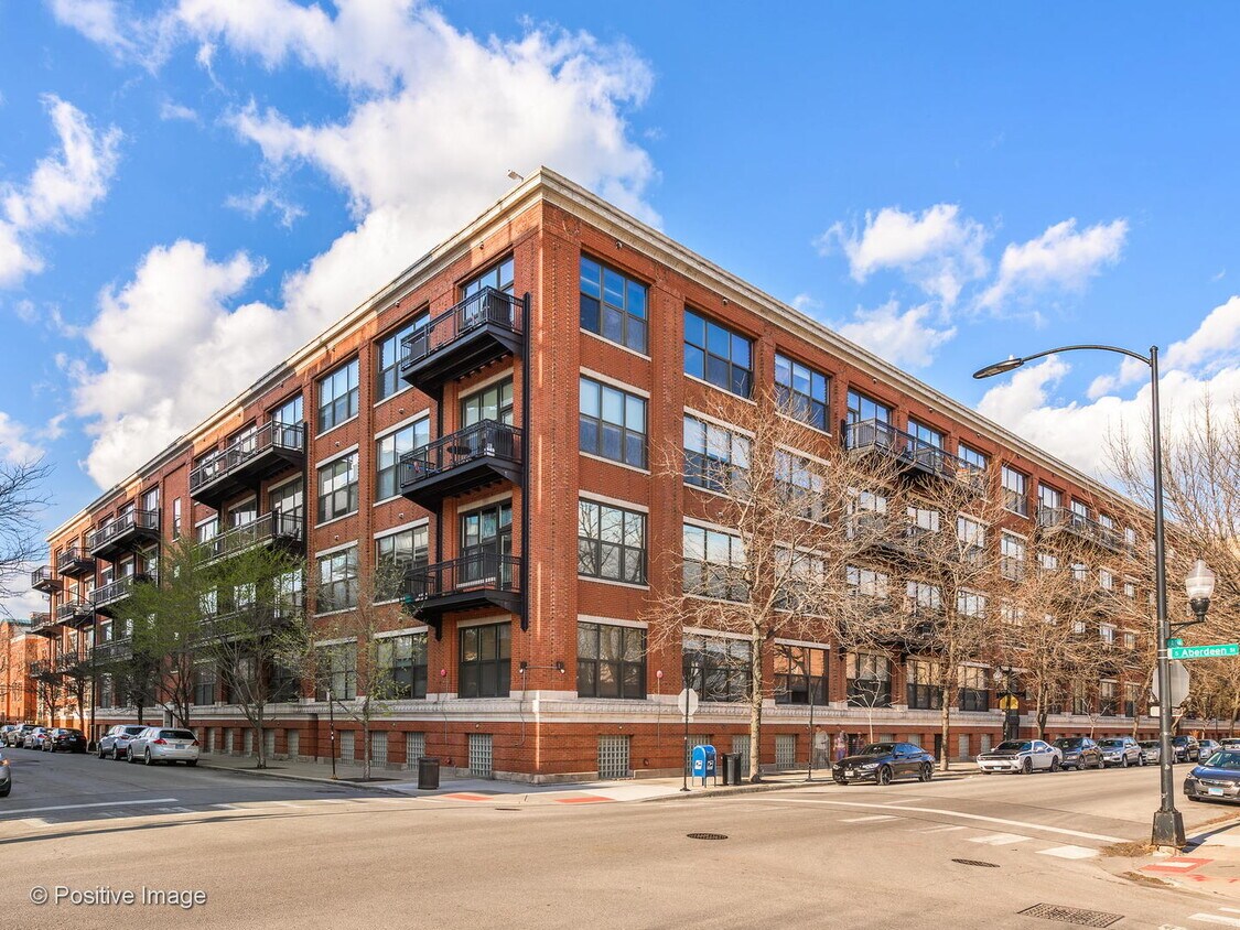 Primary Photo - 1040 W Adams St
