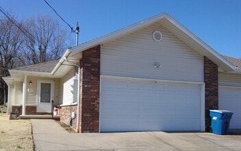 Building Photo - 3013 N Fremont Ave