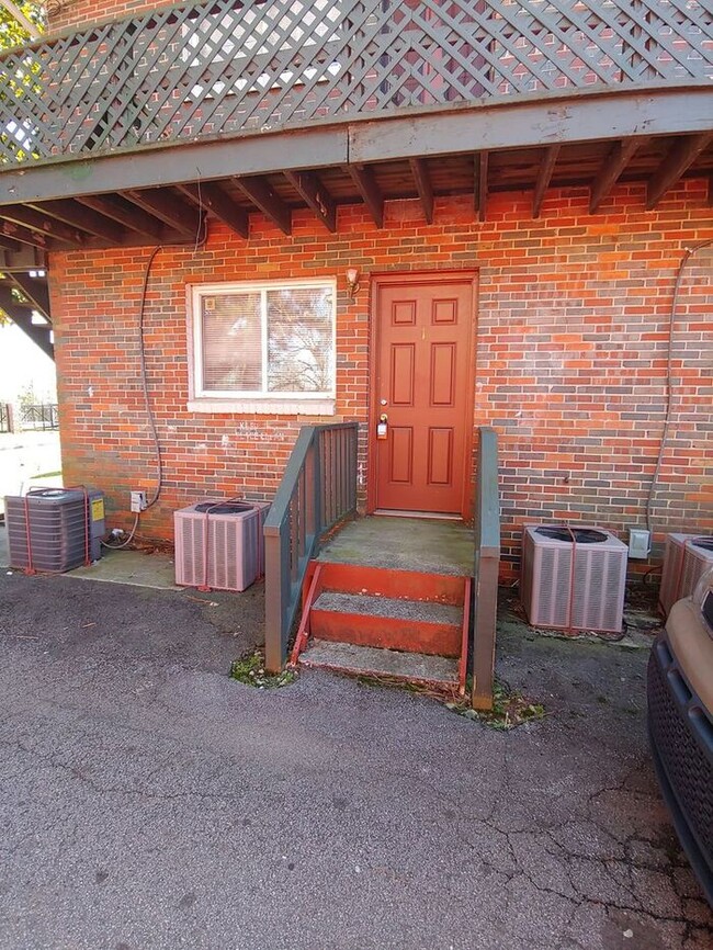 Building Photo - 1 Bedroom 1 Bath Townhomes At Hapeville