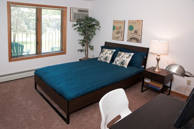 Building Photo - 2 bedroom in Edina MN 55436