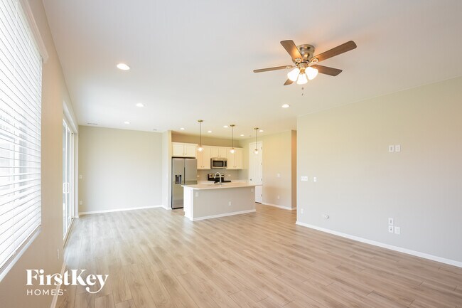 Foto del edificio - 10615 Akron St