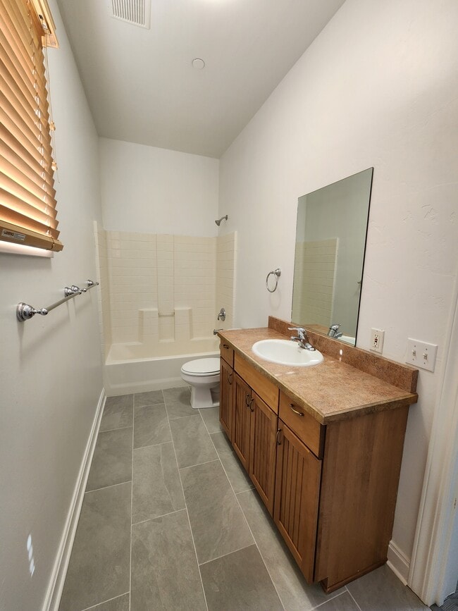 Foto del edificio - 835 12th St