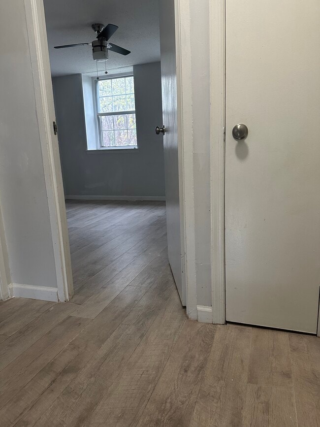 Building Photo - 1705 Dutch Village Dr