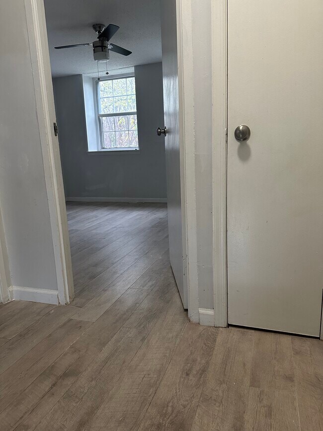 Foto del edificio - 1705 Dutch Village Dr