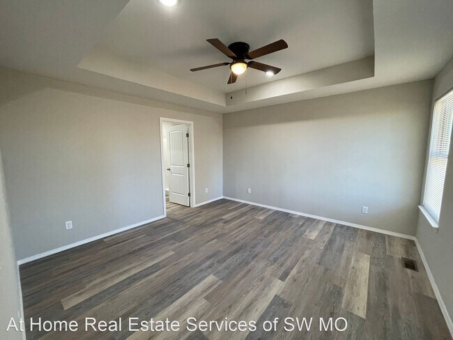 Foto del edificio - 5 br, 3 bath House - 3905 W Linwood St