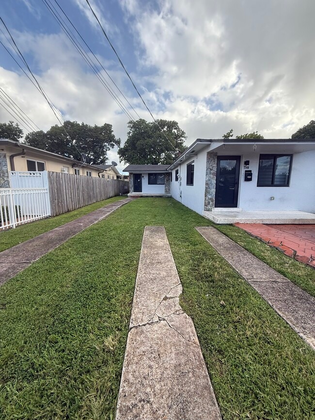 Building Photo - 7142 SW 22nd St