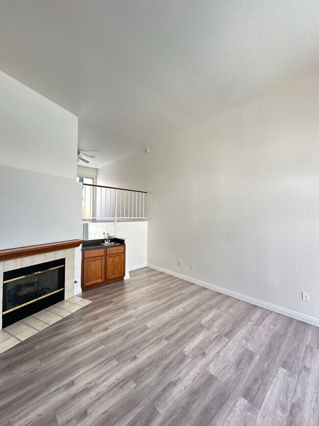Foto del edificio - 5455 Sylmar Ave