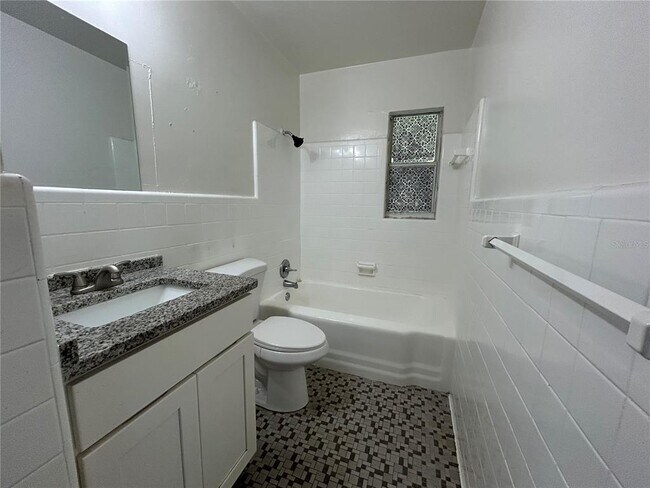 Building Photo - 645 7th St NE