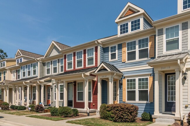 Building Photo - Spacious 3 Bed / 3.5 Bath Townhome Near Ra...