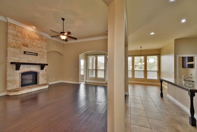 Foto del edificio - Spacious Luxury home in Deer Creek Schools!