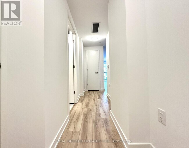 Photo du bâtiment - 7439 Kingston Rd