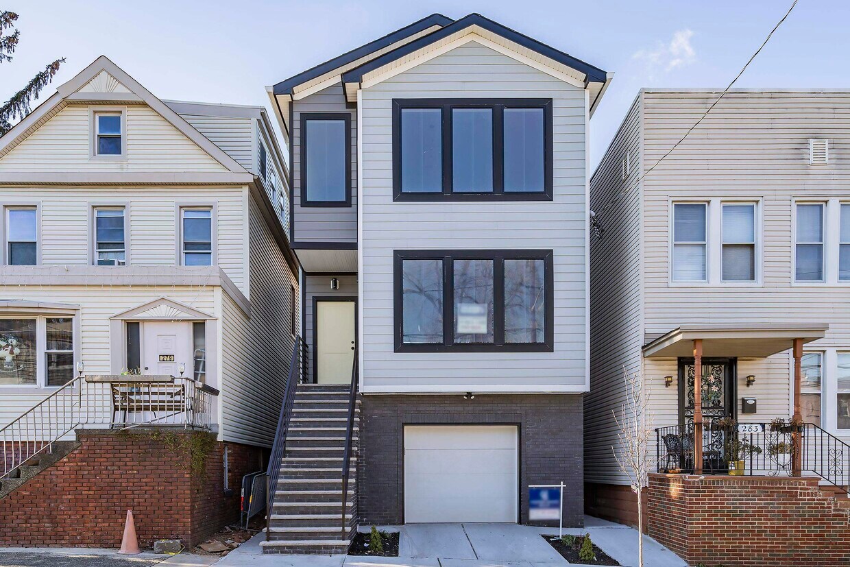 281 Pearsall Ave Unit 1, Jersey City, NJ 07305 Condo for Rent in
