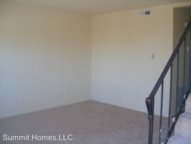 Building Photo - 808 Arlington Rd