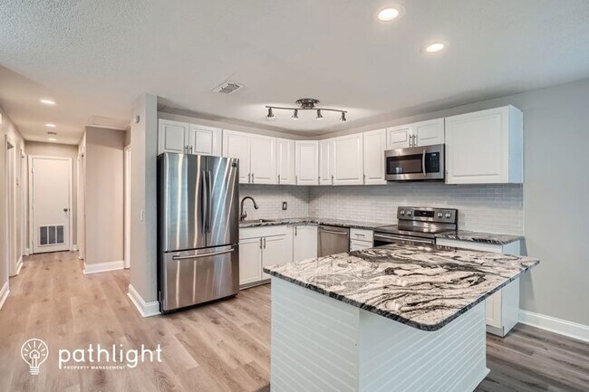 Building Photo - 304 W Fern St