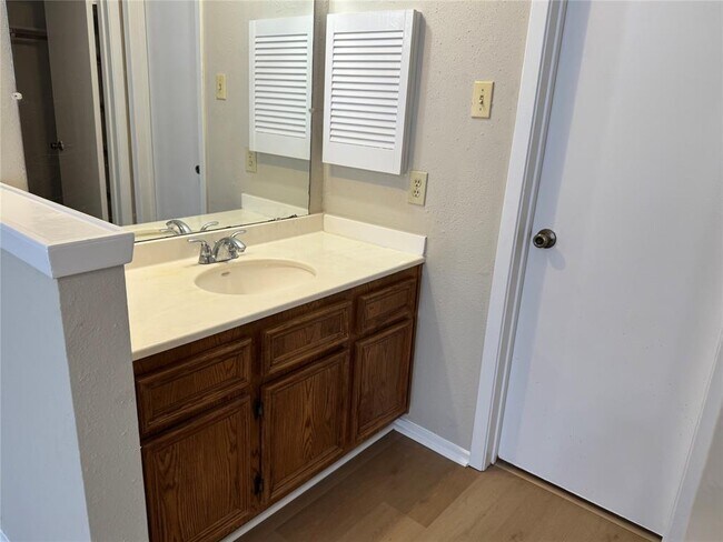Building Photo - 16427 Skeet Ct