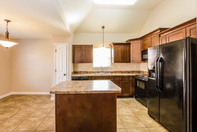 Building Photo - 2700 Cherry Tree Dr