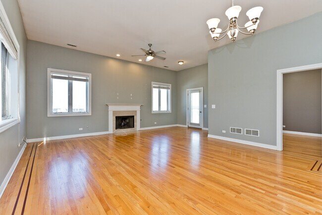 Foto del edificio - Spacious & unique 2Bed/2Ba condo in prime ...