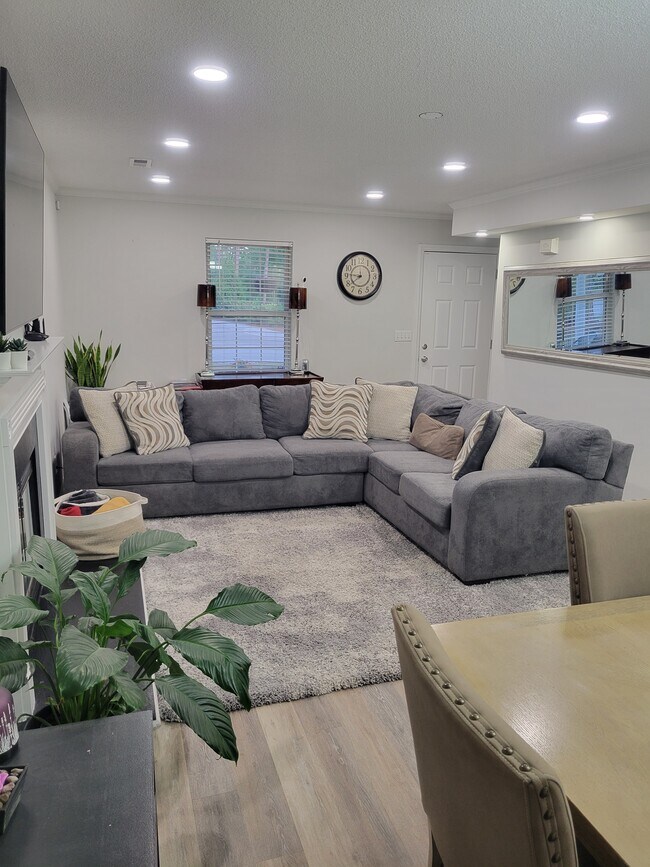 Foto del edificio - 7400 Quail Woods Rd