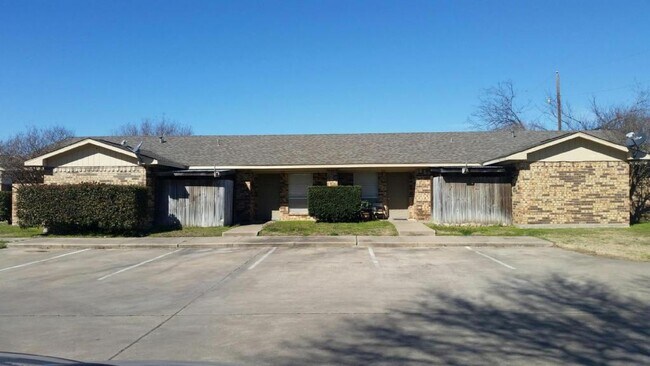 Building Photo - 761 Oak Hill Dr.