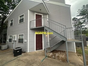 Building Photo - 402 Shadow Oaks Dr