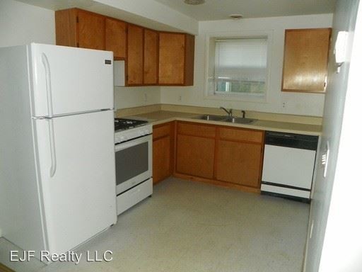 Primary Photo - 211 Tompkins St