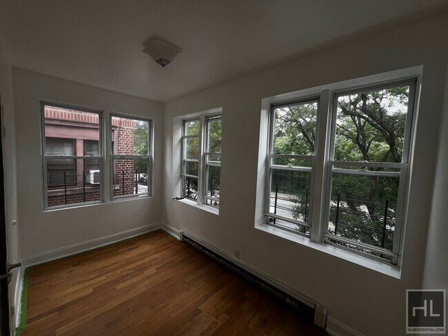 Foto del edificio - Spacious Fully Renovated 4-Bedroom in Sout...