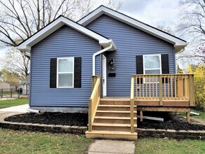 Building Photo - 1140 E Breckenridge St