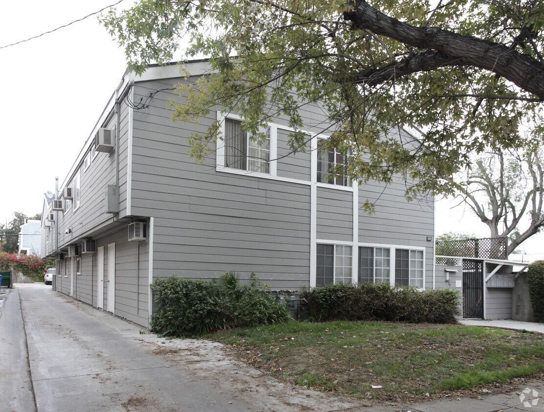 Foto del edificio - 10911 Bloomfield St