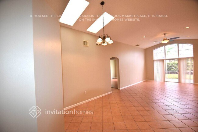 Foto del edificio - 16565 NW 6th St