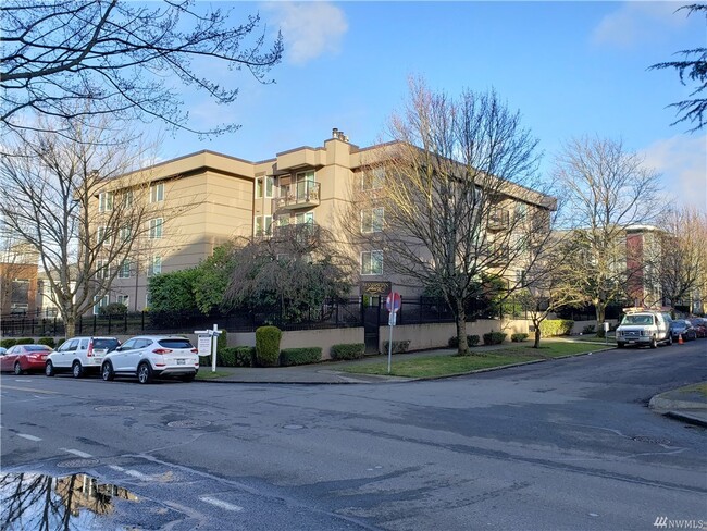 Building Photo - 701 17th Ave