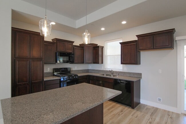Building Photo - 1392 Bonhurst Dr