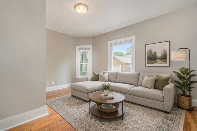 Foto del edificio - Spacious 4 Bedroom / 2 Bath Single-Family Home – Prime Location Near Downtown GR