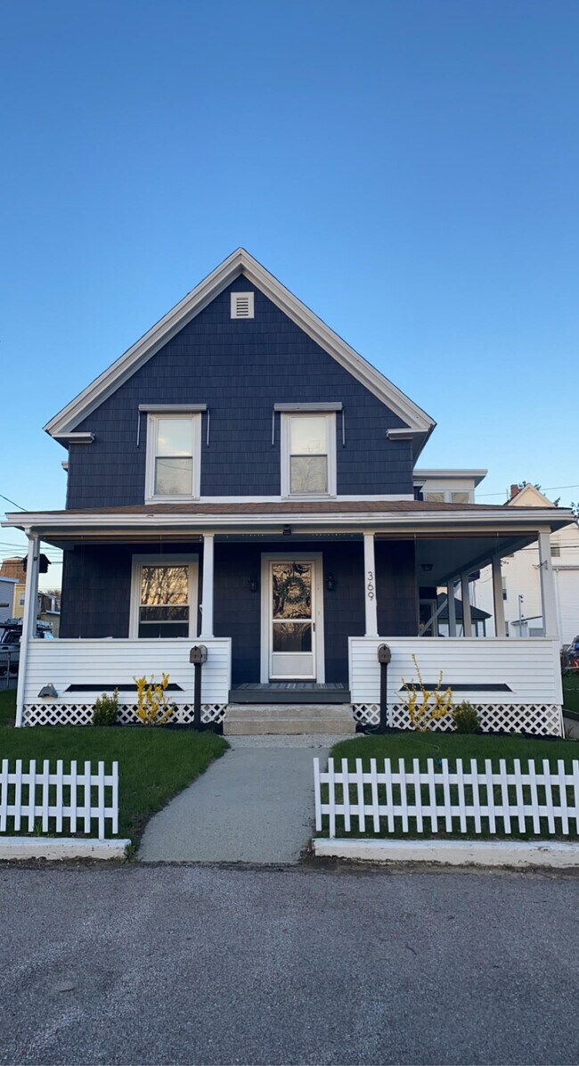 Building Photo - 369 Hevey St