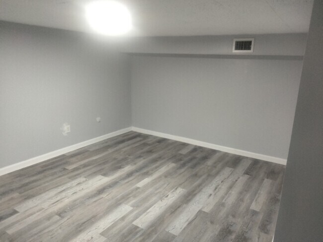 Building Photo - 471 E Campbellton St