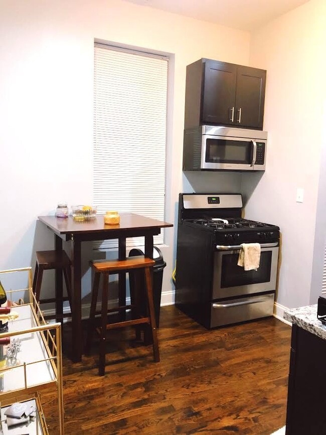 Building Photo - 1718 W Pierce Ave