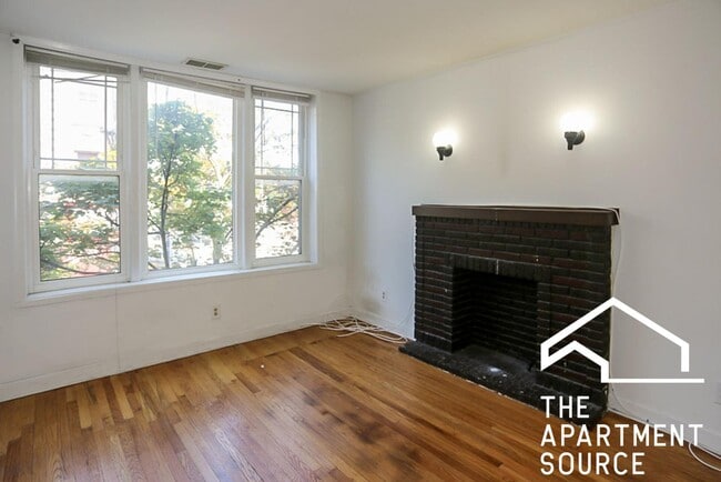 Foto del edificio - 3054 N Greenview Ave