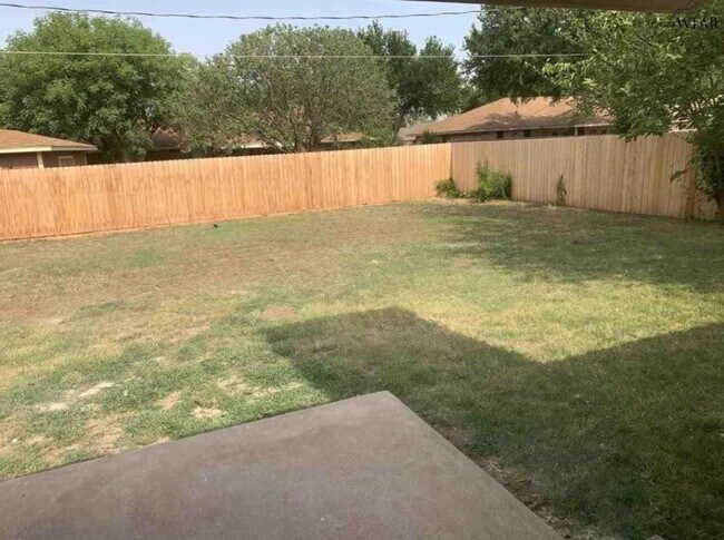 Building Photo - 5813 Briargrove Dr