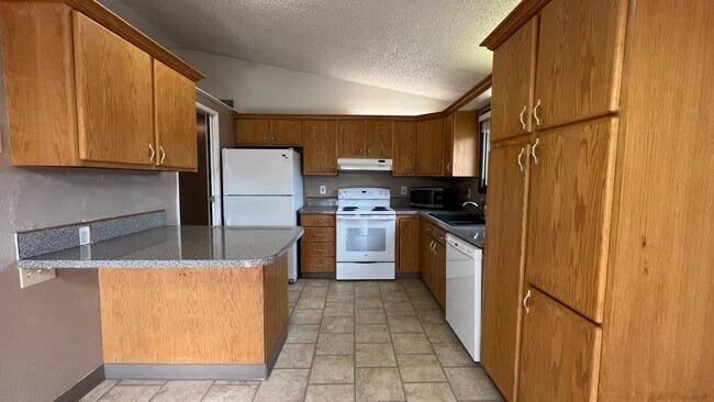 Foto del edificio - 403/405 Camelot Drive