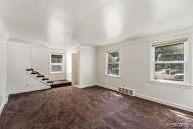 Building Photo - Welcome to this charming 3-BR, 1-BA house ...