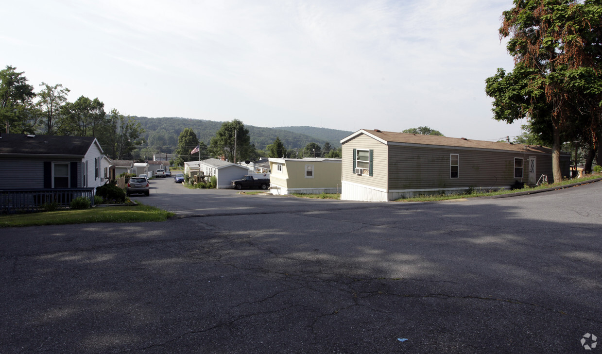 Building Photo - Gilly's Mobile Home Park