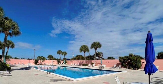 Foto del edificio - 1200 Colonnades Dr