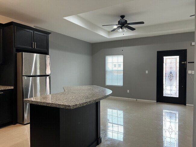 Building Photo - 437 Yoakum St