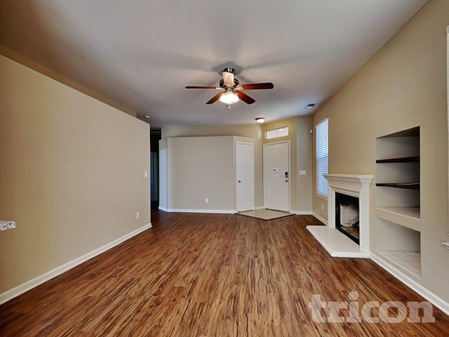 Foto del edificio - 408 Falcon Dr