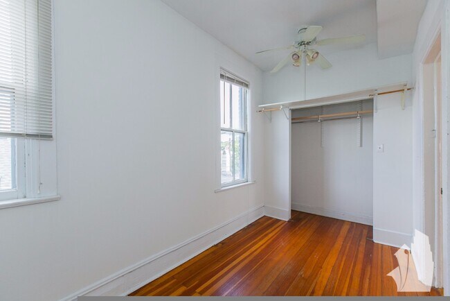 Foto del edificio - 2351 N Southport Ave