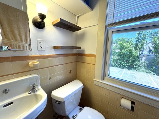 Foto del edificio - 184 Ash St