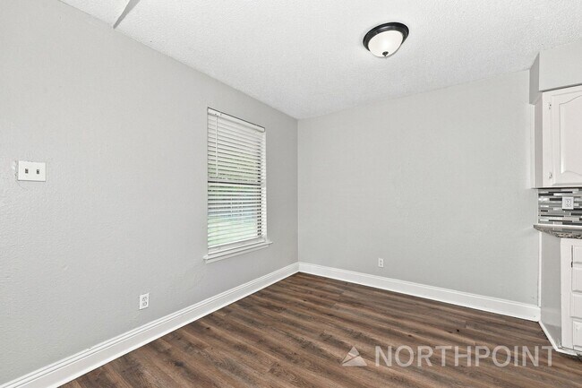 Foto del edificio - 4BR/2BA | Newly Renovated Single Family Home | 1-Car Garage Parking | Fenced backyard!