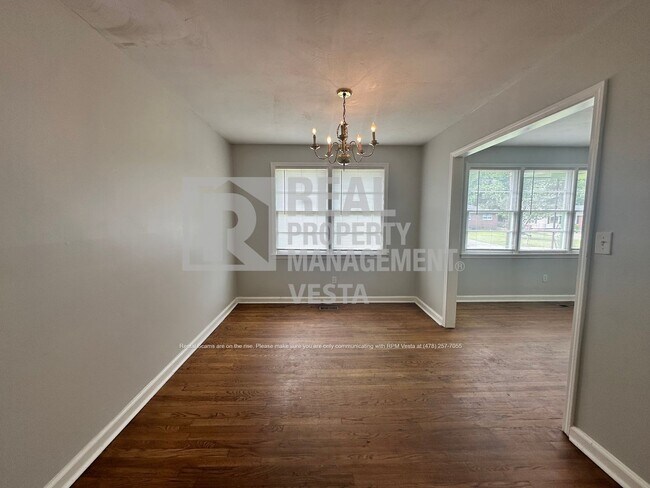 Building Photo - 3257 Ohara Dr S