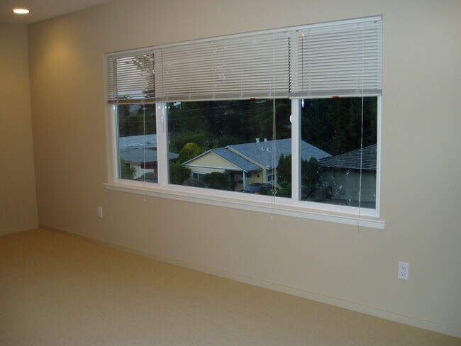 Building Photo - 335 Willow Ave